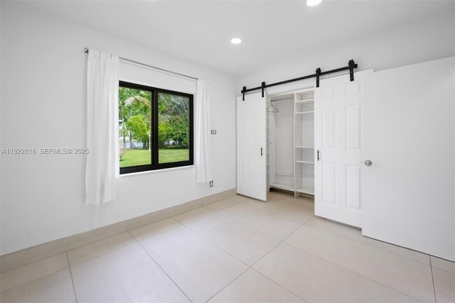 Building Photo - 1201 NE 178th St