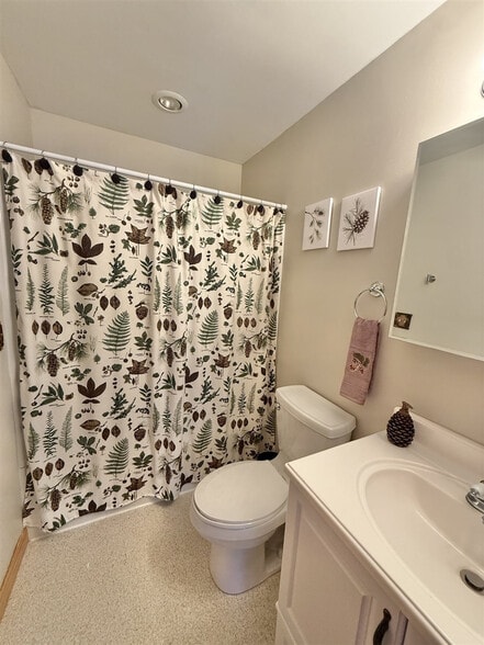 Building Photo - 35 Babes Ln