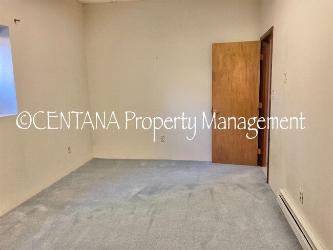 Building Photo - Large home with a huge yard on the West si...