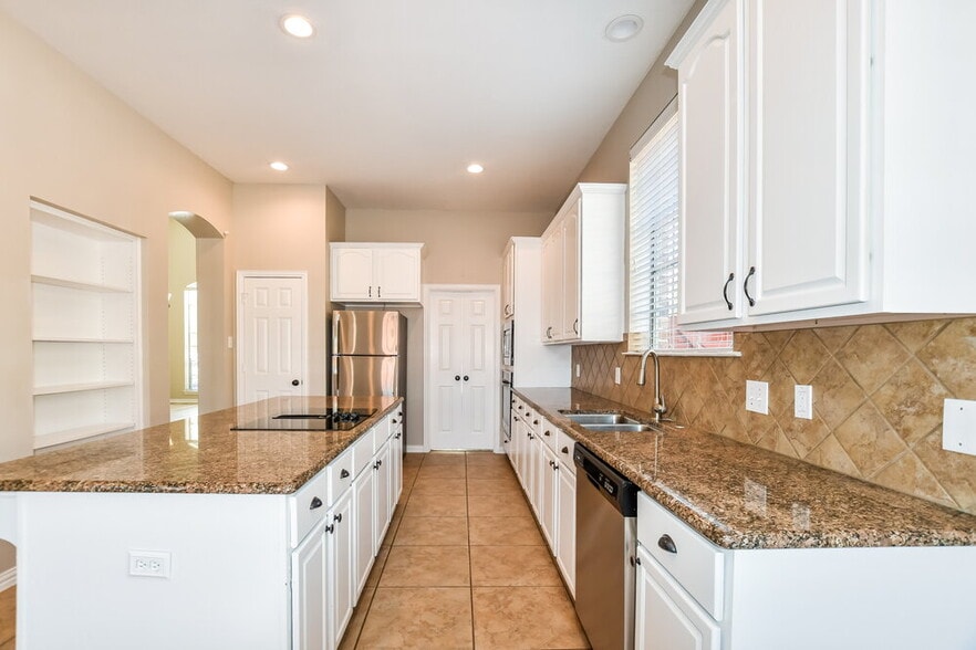 Building Photo - 2813 Independence Dr