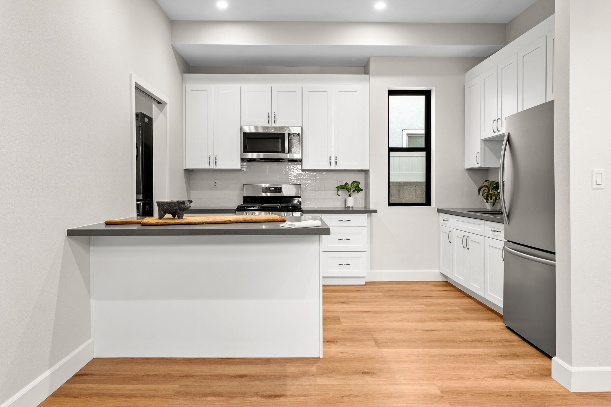 Building Photo - 2430 E 7th St