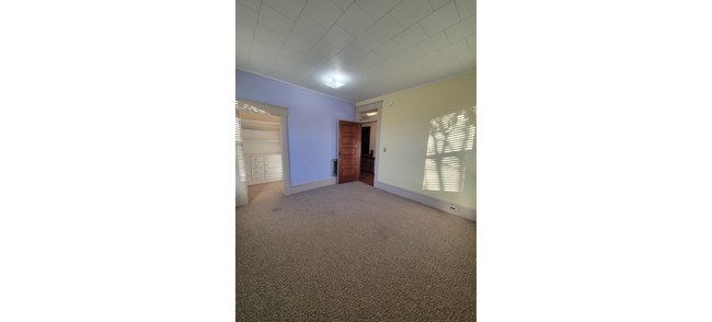 Building Photo - Secluded Country Living