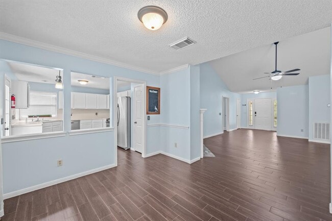Building Photo - 3909 Greenwood Dr
