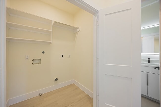 Building Photo - 7125 England St