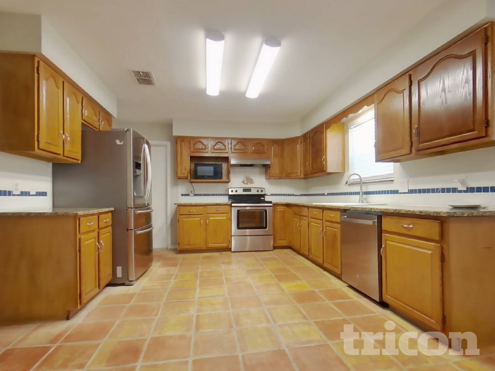 Building Photo - 872 Fairview Ave