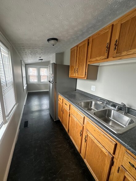 Building Photo - 1641 Sullivant Ave