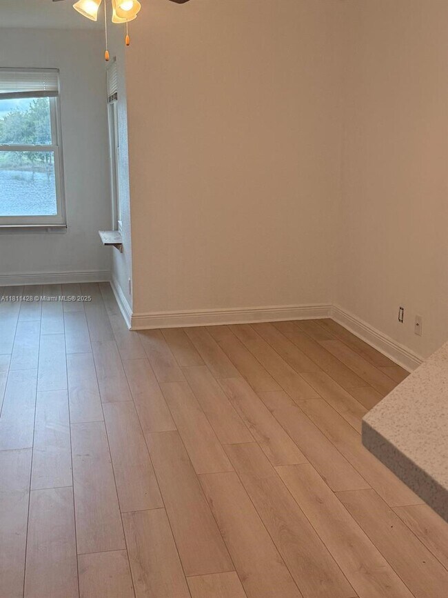 Building Photo - 12510 Vista Isles Dr