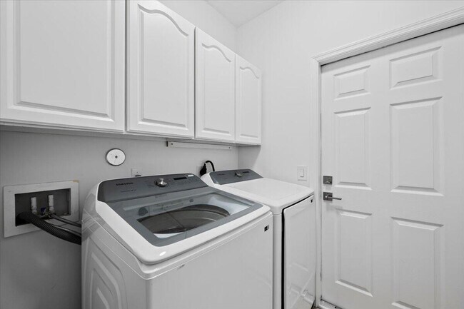Building Photo - 244 Clocktower Dr