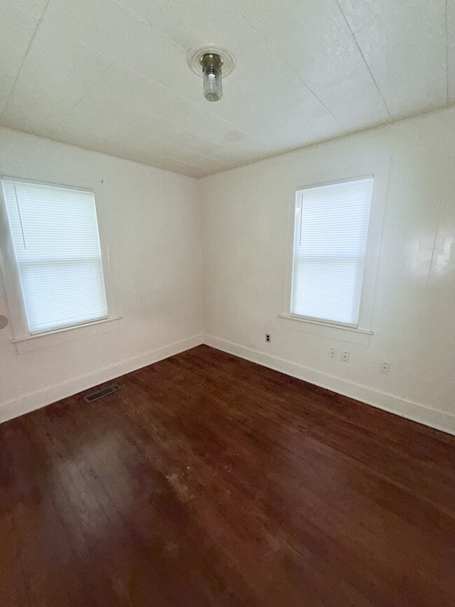 Building Photo - 6793 Edwards Ave