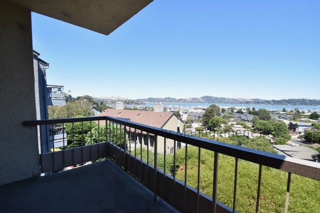 Building Photo - Sausalito Condo with Water Views & Private...