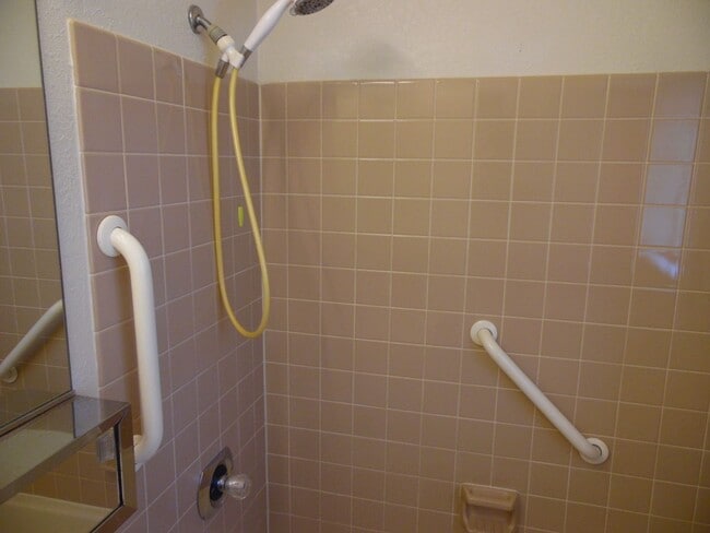 Building Photo - 3 bed, 1.5 Bath Townhouse in Villages of Oscoda just reduced!