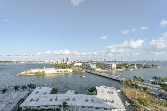 Building Photo - 7910 Harbor Island Dr