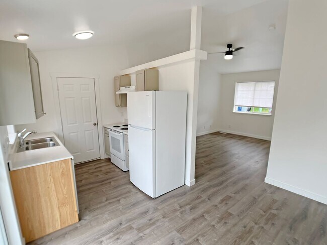 Building Photo - Beautifully Renovated Single Level Home in...