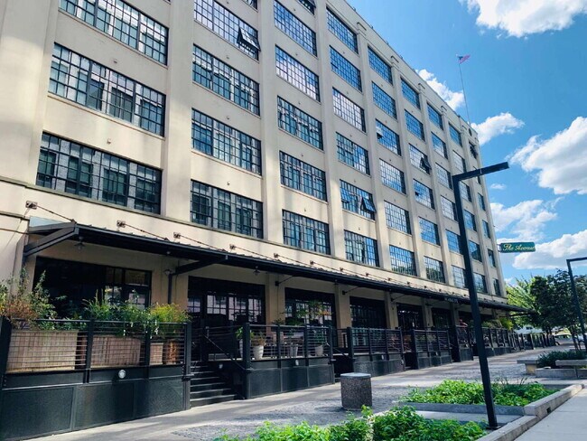 Primary Photo - 1400 NW Irving St