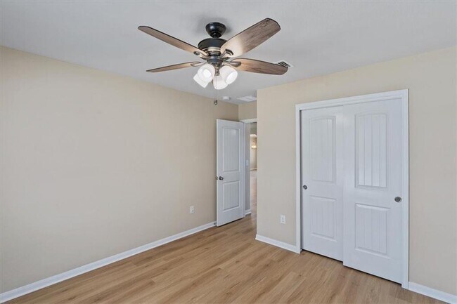 Building Photo - 519 Pinnacle Dr