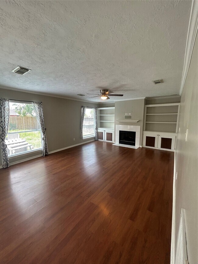 Building Photo - 5415 W Harrow Dr