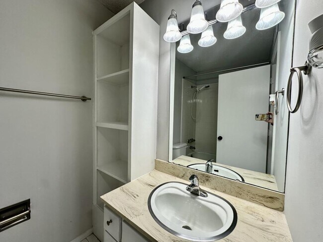 Building Photo - 2638 Park Rd