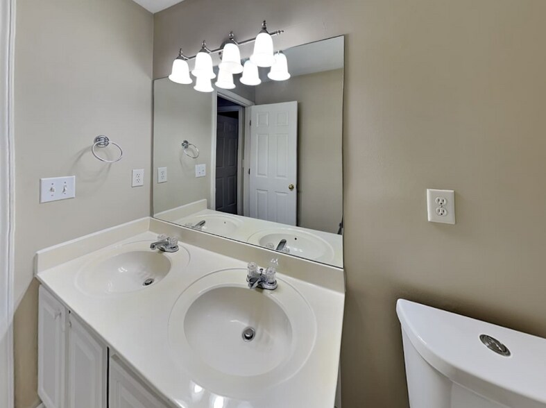 Building Photo - 2930 Cottesford Way SE