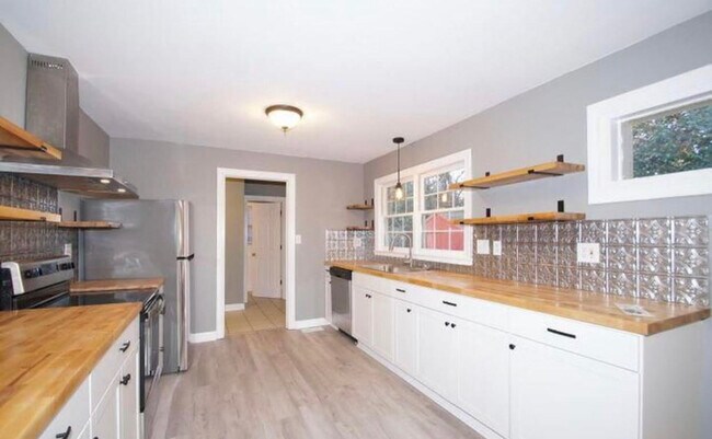 Building Photo - 212 N Eastern St