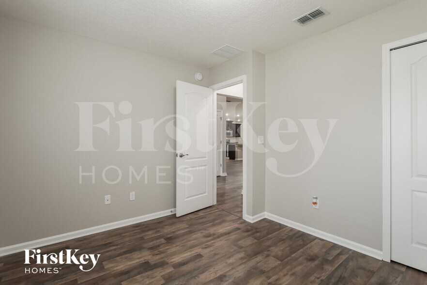 Building Photo - 104 Glenlivet Way