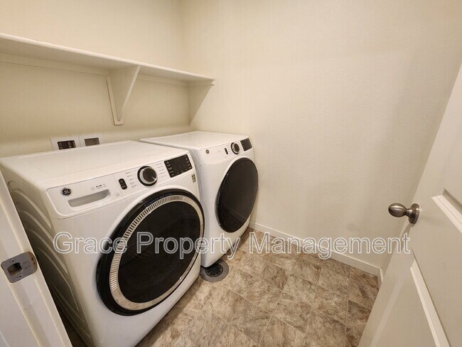 Building Photo - 508 Ledge St