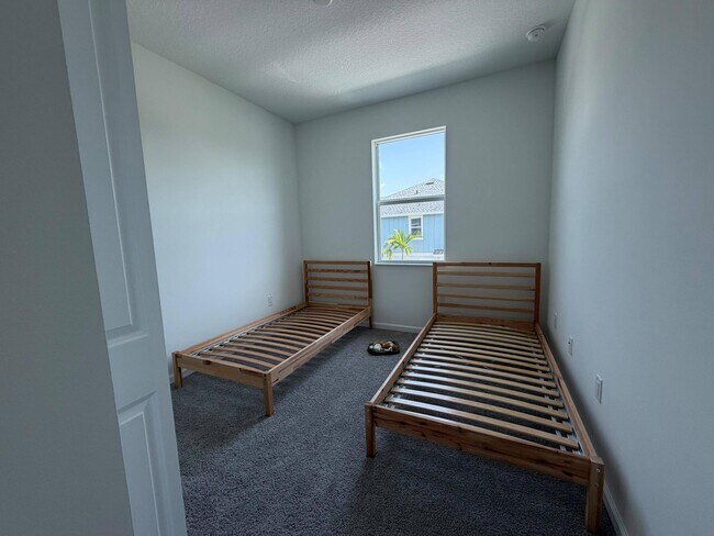 Building Photo - 4402 Longwood Lake Sq
