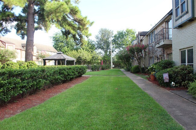 Building Photo - 14719 Barryknoll Ln