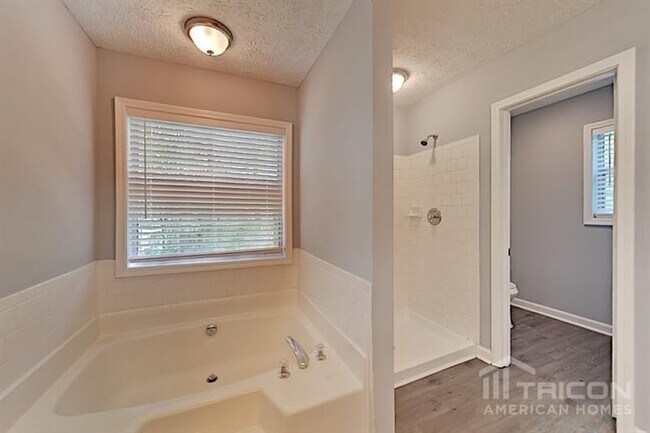 Building Photo - 910 Hounds Ridge Ct