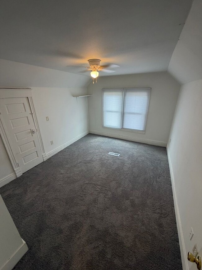 Building Photo - 1610 E Sangamon Ave