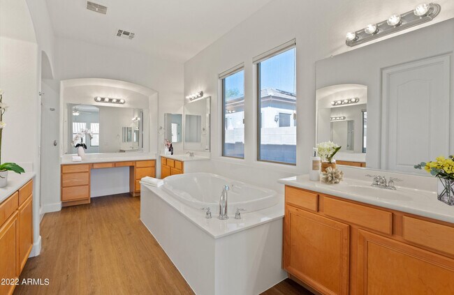 Building Photo - 2413 W Sienna Bouquet Pl