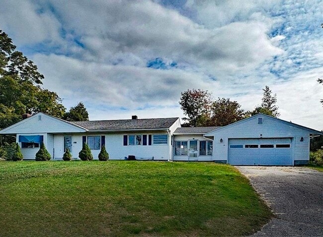 Building Photo - 290 Killington Ave