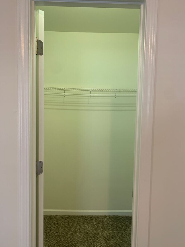 Building Photo - 3 Bedroom 2 Bath House on Victory Gardens Available Now