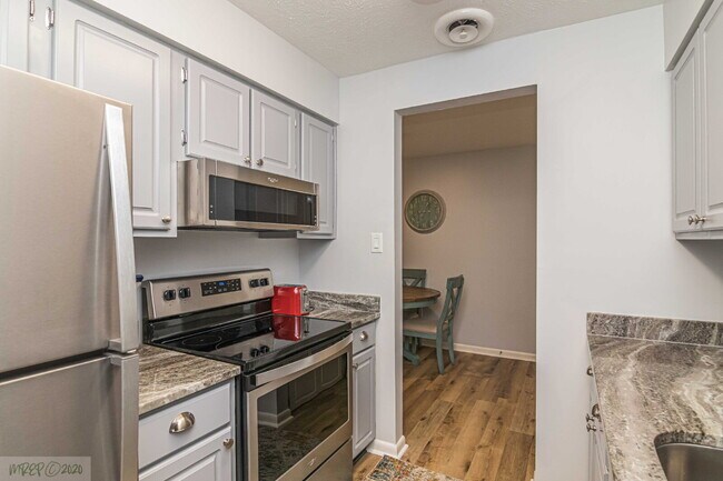 Building Photo - SHORT-TERM LEASE OPTIONS / FULLY FURNISHED APARTMENT/ ALL UTILITIES INCLUDED! WONDERFUL WAYNE MEM...