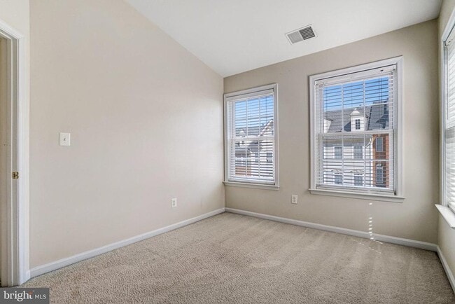 Building Photo - 9662 Potters Hill Cir