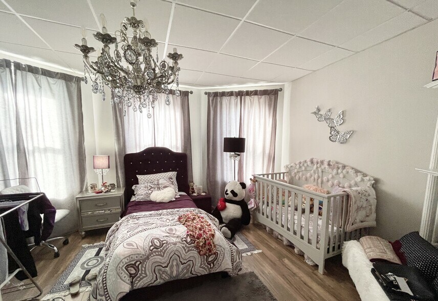 Building Photo - 26-28 Harbor View St