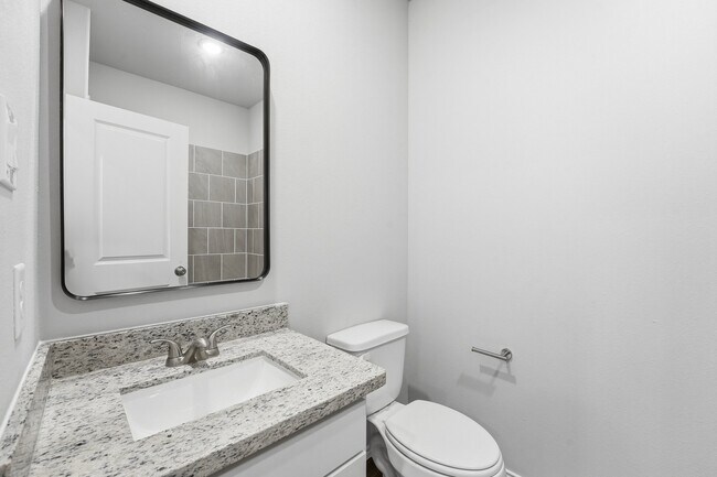 Building Photo - 15618 Sycamore Dr