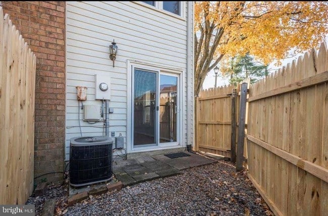 Building Photo - 13817 Cabernet Ct