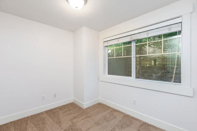 Building Photo - Charming 3 Bed Townhouse in Seattle