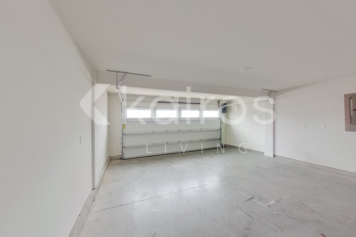 Building Photo - 35 E Luminous Way