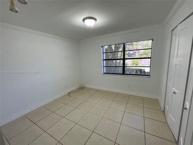 Building Photo - 631 SW 99th Pl