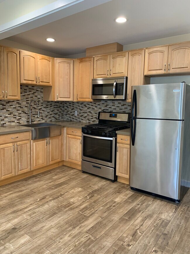 Building Photo - 10315 S Figueroa St