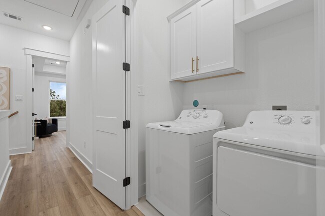 Building Photo - 717 Janisch Rd