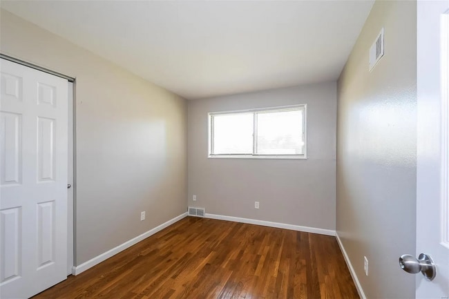 Building Photo - 745 Northmoor Dr