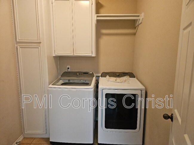 Building Photo - 2337 Handlin Dr