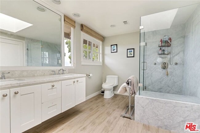 Building Photo - 815 Camphor St