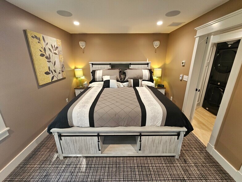 Building Photo - 435 High St