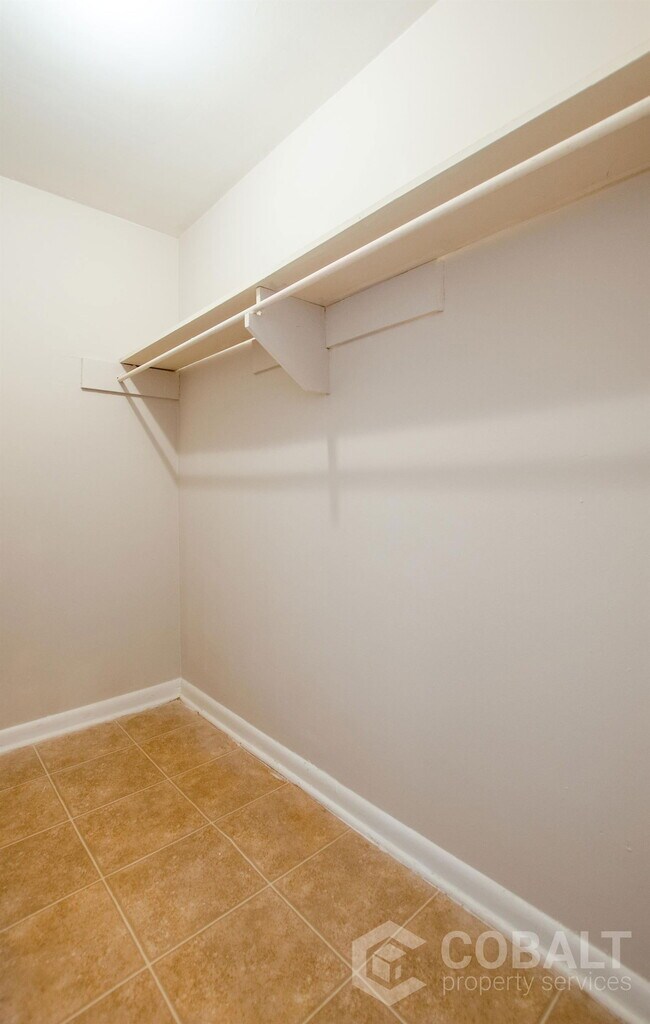 Building Photo - 896 Greenwood Ave NE