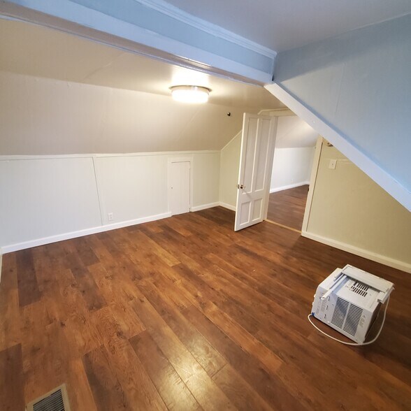 Building Photo - 398 Weaver St