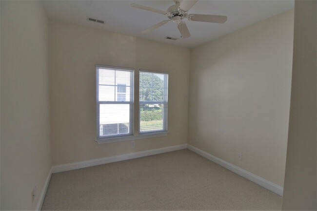 Building Photo - 2BR, 2BA Duplex with Close Water Access fo...