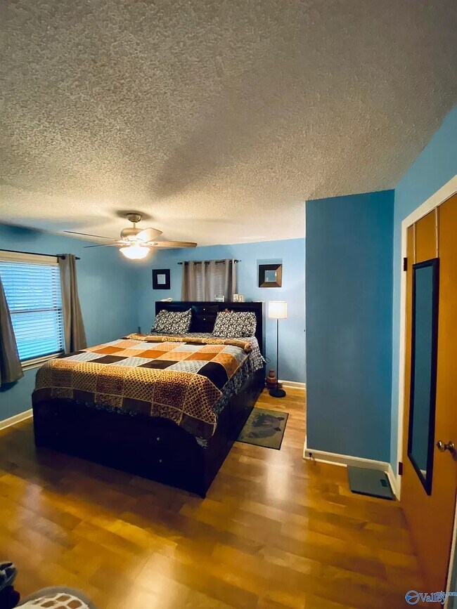 Building Photo - 1204 19th Ave SE